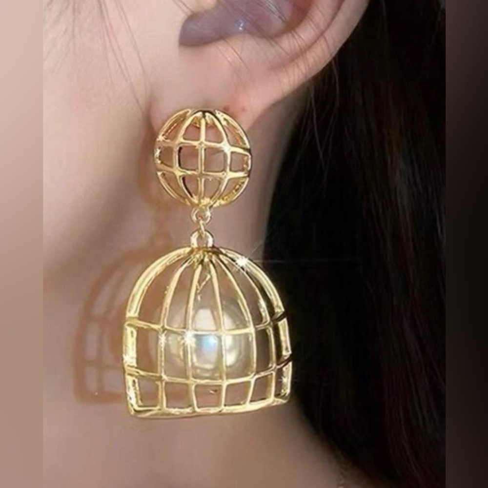 Beautiful Gold Pearl Earrings